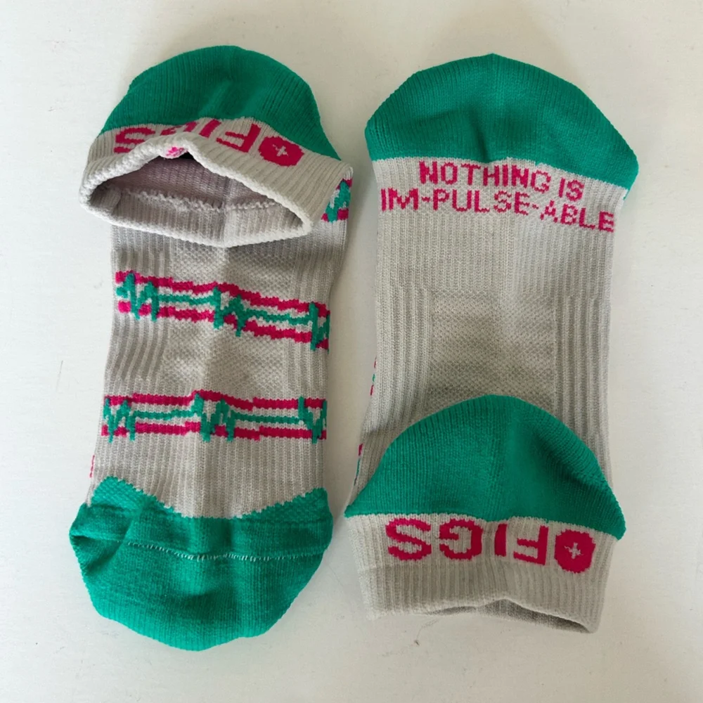 FIGS New 2 Ankle Socks Small 100% AWESOME White Nothing is Im-Pulse-able Green